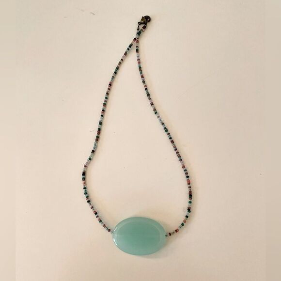 Handmade beaded necklace with green pendant. - Picture 2 of 2